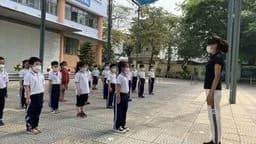 Một số hình ảnh tiết Thể dục của các bạn học sinh lớp 1